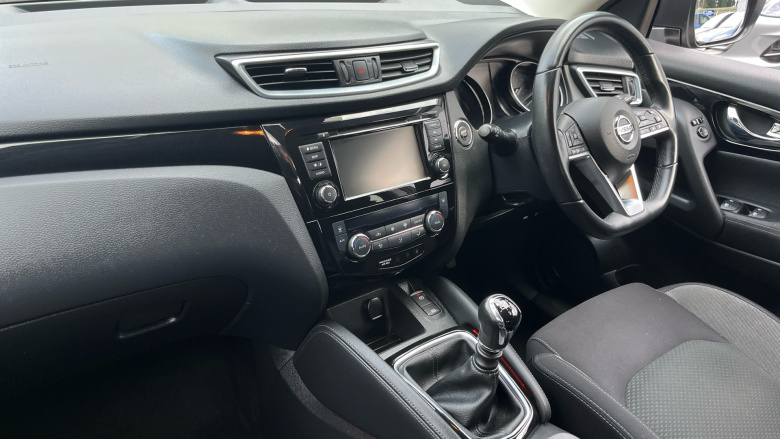 Nissan Qashqai 1.3 DiG-T N-Connecta 5dr [Glass Roof Pack] Petrol Hatchback